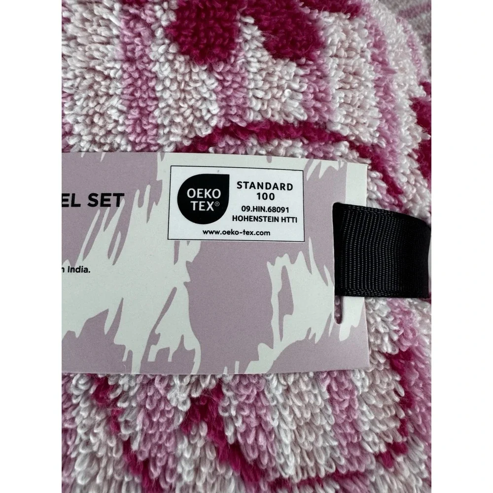 New BETSEY JOHNSON‎ Smiley Daisy Pink 2 Bath Towel And 2 Hand Towel Set